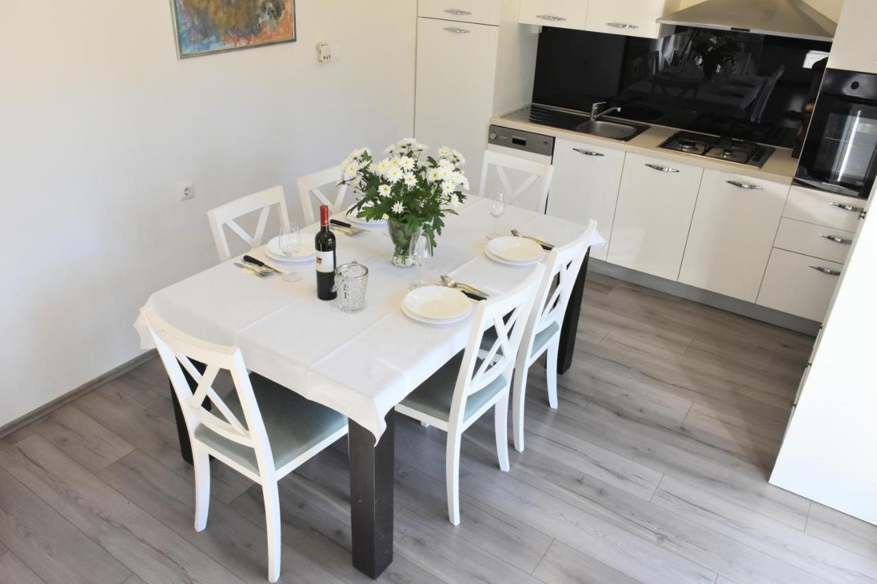 Villa Marie With Pool, Two Bedrooms For 4+2Kids Cavoglave Dış mekan fotoğraf