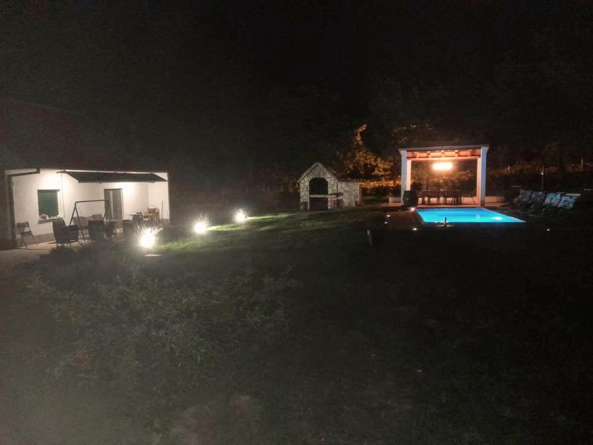 Villa Marie With Pool, Two Bedrooms For 4+2Kids Cavoglave Dış mekan fotoğraf