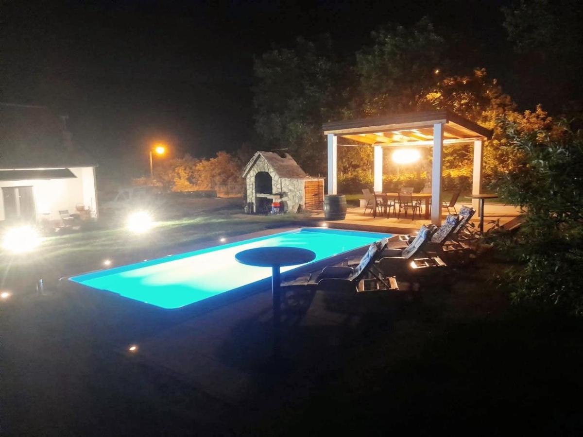 Villa Marie With Pool, Two Bedrooms For 4+2Kids Cavoglave Dış mekan fotoğraf